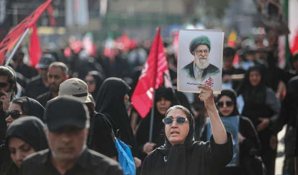 تشییع یک رهبر، نمایش یک روایت؛ پیامهای سیاسی و تمدنی یک آیین تاریخی از نگاه رسانه پاکستانی