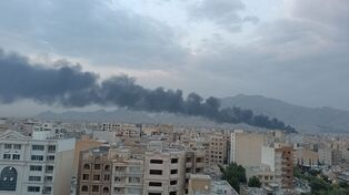 آتش‌سوزی در شرق بندرعباس؛ حریق از نخلستان به انبار ضایعات سرایت کرد