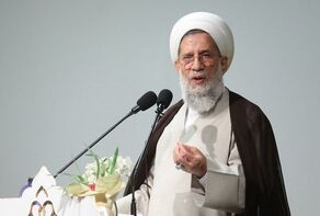 دومین رهبر انقلاب اسلامی ، نسخه کاملی از سبک اسلامی را به نمایش گذاشت