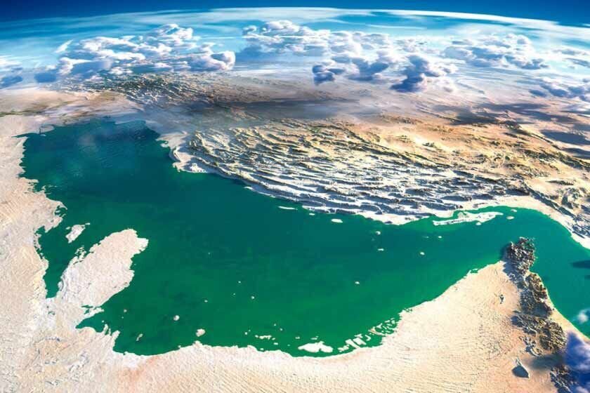  تخلیه ۲۵ خدمه یک کشتی تجاری در سواحل عمان پس از هدف قرار گرفتن 