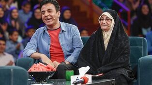 داریوش فرضیایی به  سوگ مادر نشست
