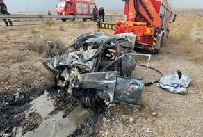 واژگونی مرگبار پژو در پیشوا؛ برخورد خودرو با تیر برق جان دو نفر را گرفت