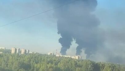 آتش‌سوزی در پالایشگاه نفت یاروسلاول روسیه پس از حمله پهپادی اوکراین