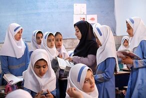 تأکید امام‌جمعه اردستان بر توجه به مشکلات دانش‌آموزان و خانواده‌ها