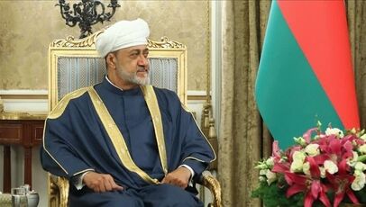 سلطان عمان برای دیدار با پادشاه انگلیس وارد لندن می‌شود