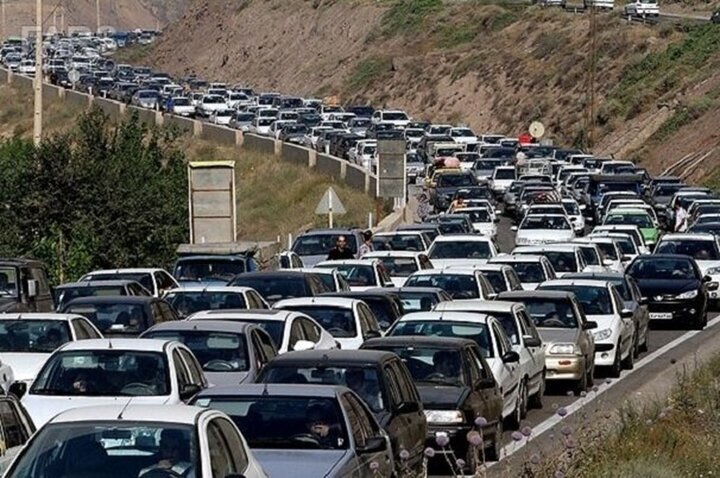 ترافیک سنگین در محور رشت ـ قزوین؛ ورود ۴۰۵ هزار خودرو به گیلان