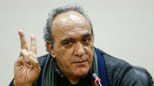 تئاتر از کالای فرهنگی به کالای تجاری تبدیل شده است