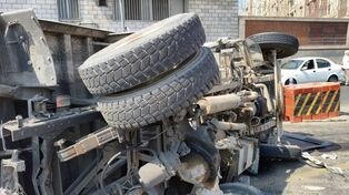 کامیونت به ۱۱ خودرو کوبید؛ تصادف زنجیره‌ای در یادگار امام