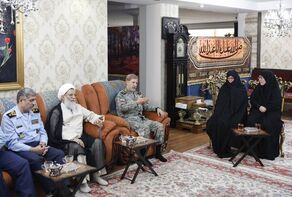 فرمانده کل ارتش از ویژگی‌های علمی و اخلاقی شهید نصیرزاده در دیدار با خانواده وی یاد کرد
