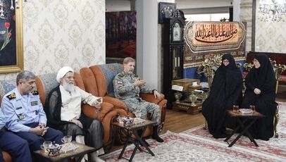 فرمانده کل ارتش از ویژگی‌های علمی و اخلاقی شهید نصیرزاده در دیدار با خانواده وی یاد کرد
