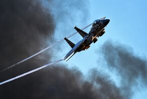 اولین تصاویر از بقایای جنگنده F-15 آمریکا پس از انهدام توسط پدافند ایران + فیلم