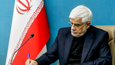 هشدار جدی عارف به آمریکا: ماه‌های سیاهی در انتظار اقتصاد آمریکاست