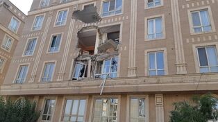 سقوط تاورکرین در خیابان پیامبر شرقی؛ خسارت به ۵ واحد مسکونی و ۹ خودرو